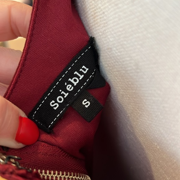 LIKE NEW GOLD EMBROIDERED DRESS WITH LONG SLEEVES - SIZE SMALL - Picture 9 of 9